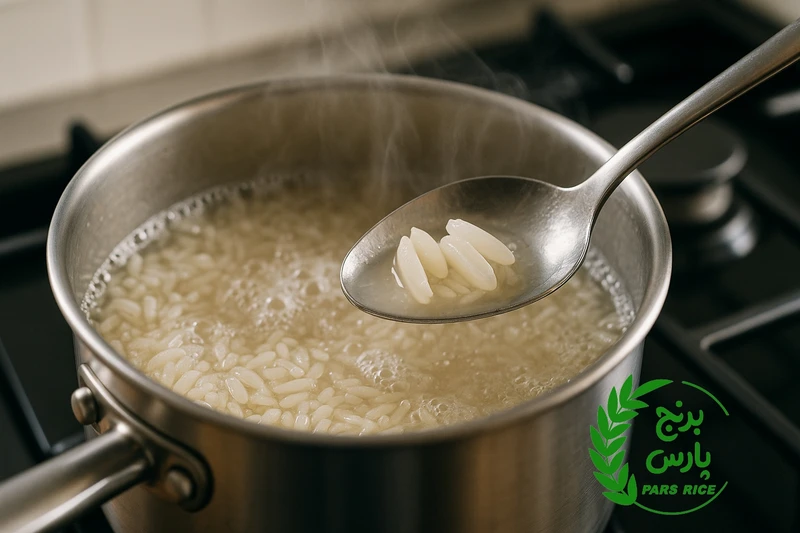 بررسی نیم‌پز شدن دانه‌های برنج هنگام جوش برای روش آبکش دانه کهنه و تازه